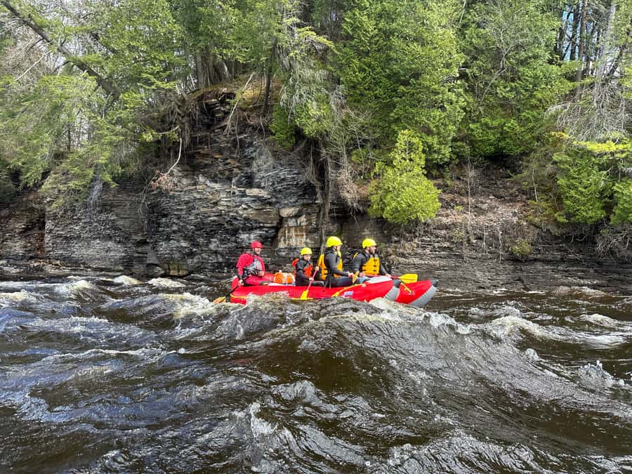Quebec City: Rafting or kayaking – Jacques-Cartier Canyon - Quebec City’s Jacques-Cartier Canyon: where the scenery feels bigger than the clock
