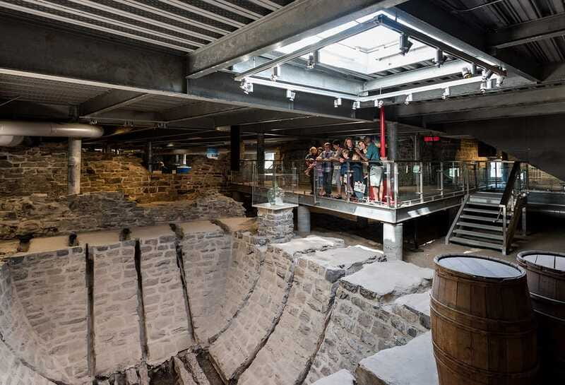 Québec City: Saint-Louis-Forts-and-Châteaux visit - Guided or audio: choosing the best format for your style