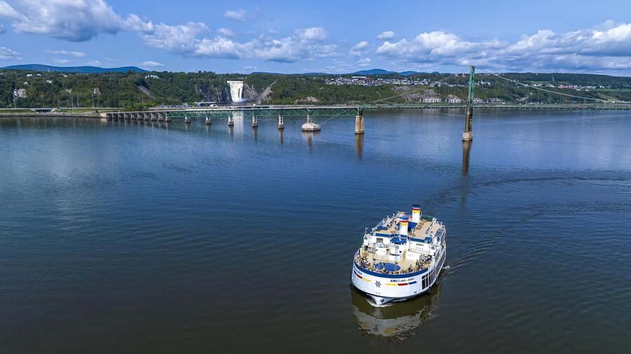 Québec City: Weekend River Brunch Cruise - Chouinard Pier to the St. Lawrence: a smooth 150-minute flow