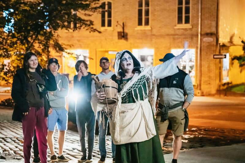 Quebec Interactive Street Theatre: "Crimes in New France" - Meeting Marie Rivière and Jean Rattier at the Morrin Centre