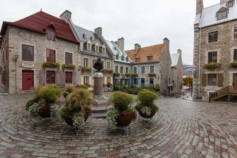 Quebec : Old Town Walking Tour With A Local Guide - Place de l’Hôtel de Ville: civic power in a compact space
