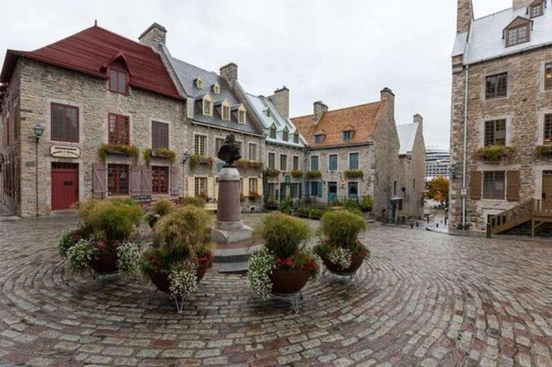 Quebec : Old Town Walking Tour With A Local Guide - Starting at Hôtel 71 on Rue Saint-Pierre