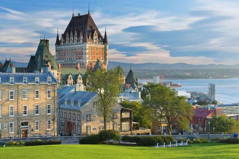 Quebec: Private custom tour with a local guide - The core flow: photo stop, guided sightseeing, and street-level stories