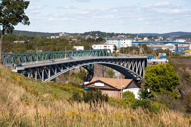 Saint John Walking Tour - Queen Square and King Square: Victorian architecture with real-world breaks