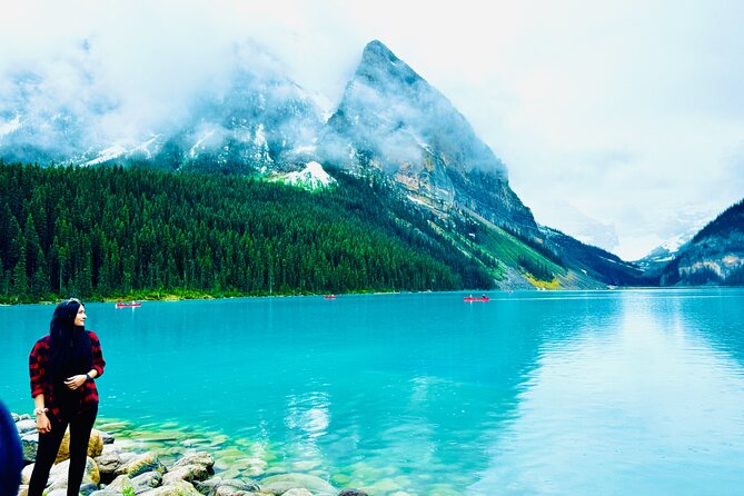 ShuttleBus 2way Banff to Lake Louise (1Hr) and Moraine Lake (1Hr) - Lake Louise stop: 1 hour for turquoise water and glacier-fed views