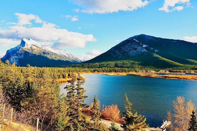 ShuttleBus 2way Banff to Lake Louise (1Hr) and Moraine Lake (1Hr) - Quick pass-by viewpoints: Castle Mountain Lookout and Vermilion Lakes