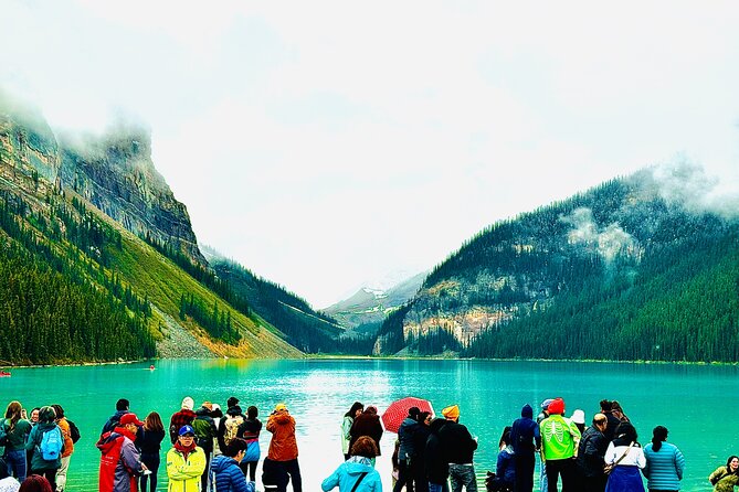 ShuttleBus 2way Banff to Lake Louise (1Hr) and Moraine Lake (1Hr) - Meeting at 135 Beaver St, plus parking and what to bring