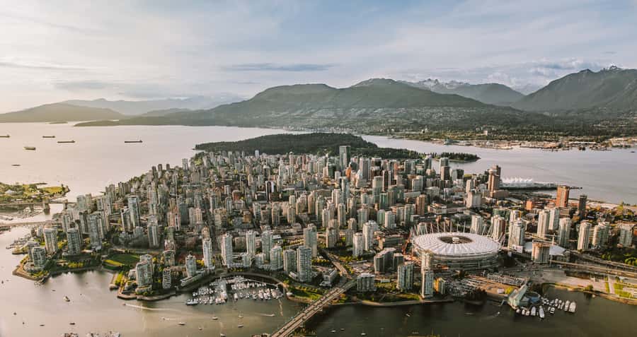 SKY Heli-Tour of Vancouver (Downtown) - A short flight with a big Vancouver payoff