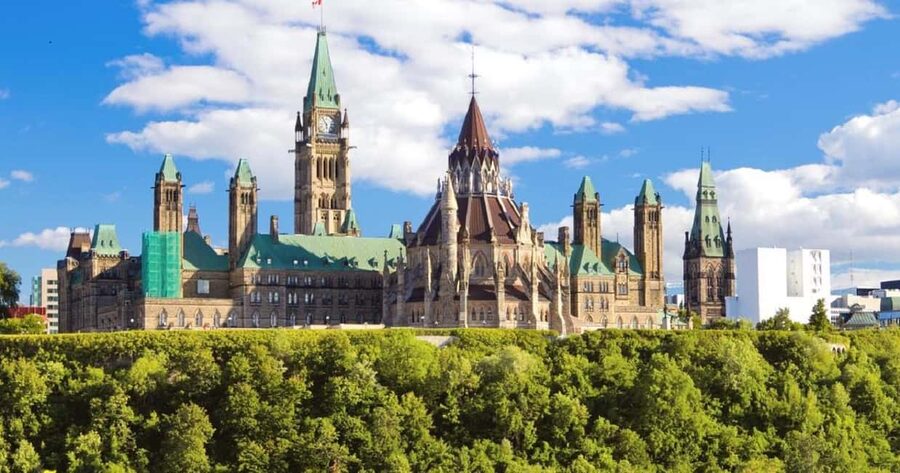 Small group: Toronto, Montreal, Quebec & Niagara 4-Day Tour - Package A vs Package B: deciding when you want Niagara