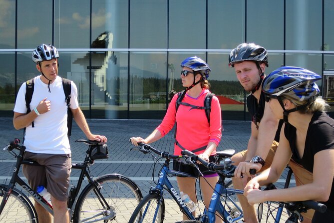Stanley Park & Downtown - Vancouver Bike Tours - Robson Street and Robson Square: Downtown Landmarks Made Walkable