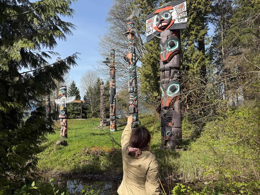 Stanley Park Tour by Car:Small Group Value,See More,Pay Less - Why a Stanley Park car tour beats the quick alternatives