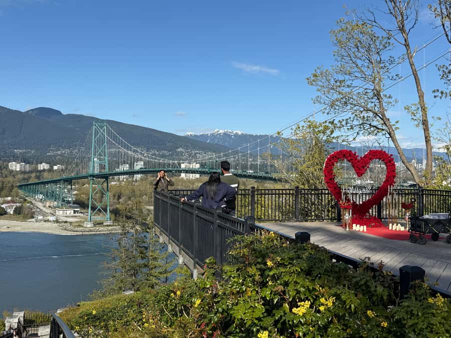 Stanley Park Tour by Car:Small Group Value,See More,Pay Less - Rose Garden and Stanley Park Pavilion: start pretty, start calm