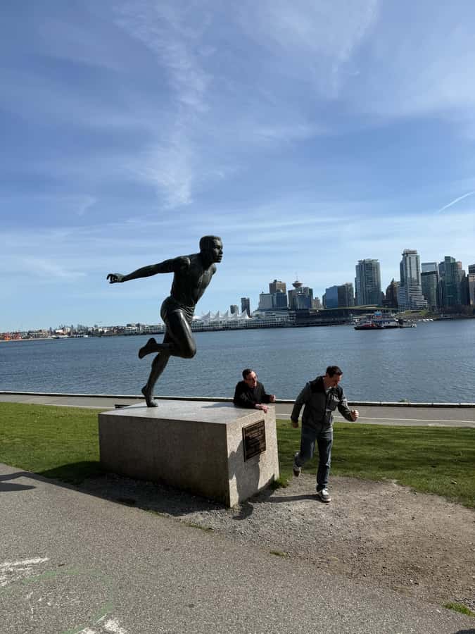 Stanley Park Tour by Car:Small Group Value,See More,Pay Less - Nine O’Clock Gun and Brockton Point Lighthouse: maritime Vancouver