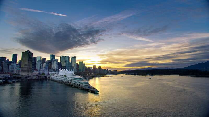 Sunset Bus Tour: Stanley Park & English Bay Photostops - Key Things You’ll Notice on This Sunset Bus Tour