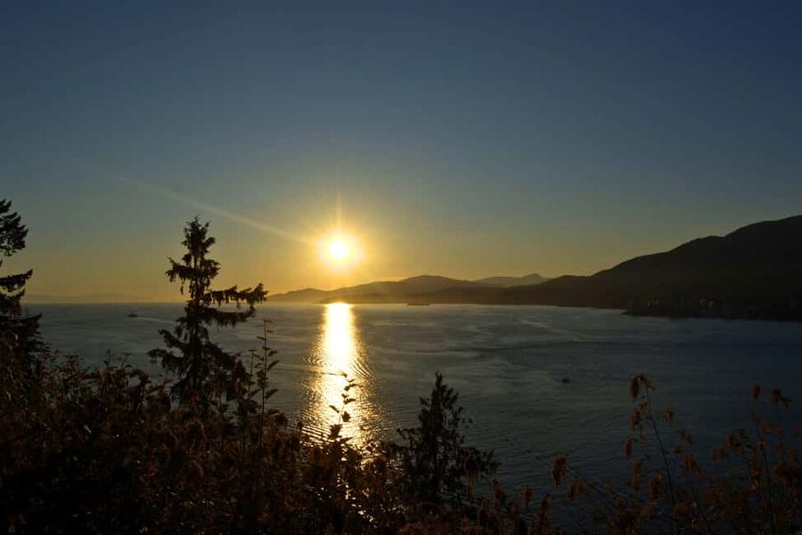 Sunset Bus Tour: Stanley Park & English Bay Photostops - Riding Into Stanley Park, Then Hitting Prospect Point for the Real Photos