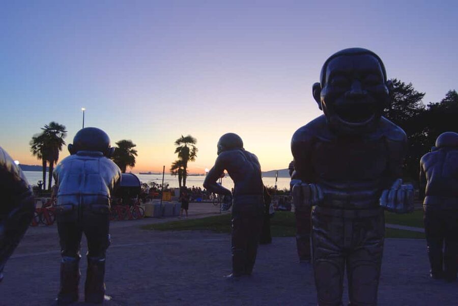 Sunset Bus Tour: Stanley Park & English Bay Photostops - Timing, Traffic, and What to Bring for a Smooth 2-Hour Evening