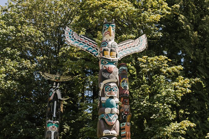 The Stanley Park Bicycle Tour by Cycle City Tours - The Seawall segment: skyline views on easy legs