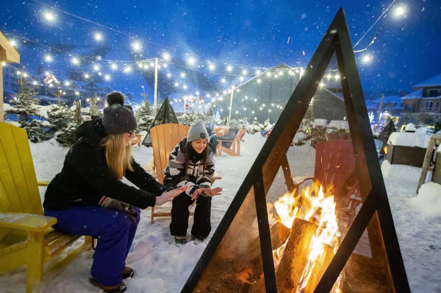 Toronto: Blue Mountain Ski & Snowboard Shuttle Day Trip - Village Après Energy and Winter Comfort Stops