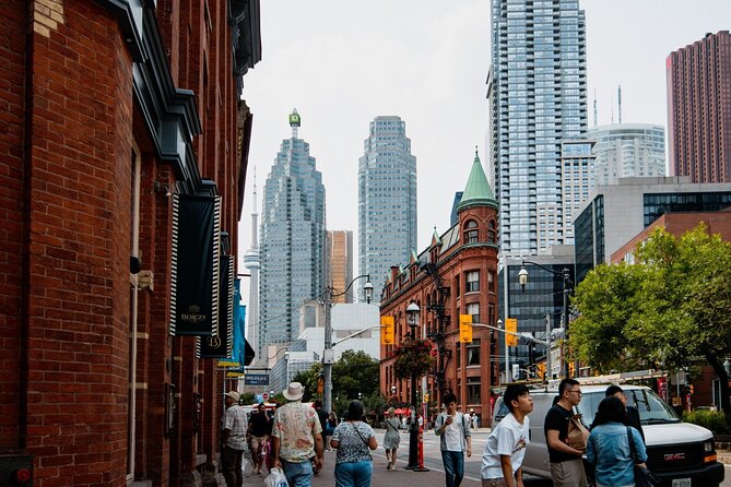 Toronto: City Highlights Express Tour - Old Toronto near St. Lawrence Market and the Distillery District area