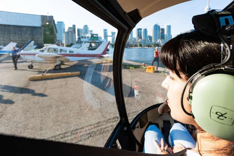 Toronto: City Sightseeing Helicopter Tour - Longer option: the 35 km route for more city coverage (about 12 minutes)