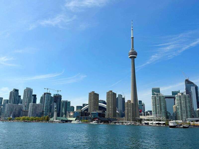 Toronto: City Views Harbor Cruise - Comfort, seating, and the cash bar snack rhythm