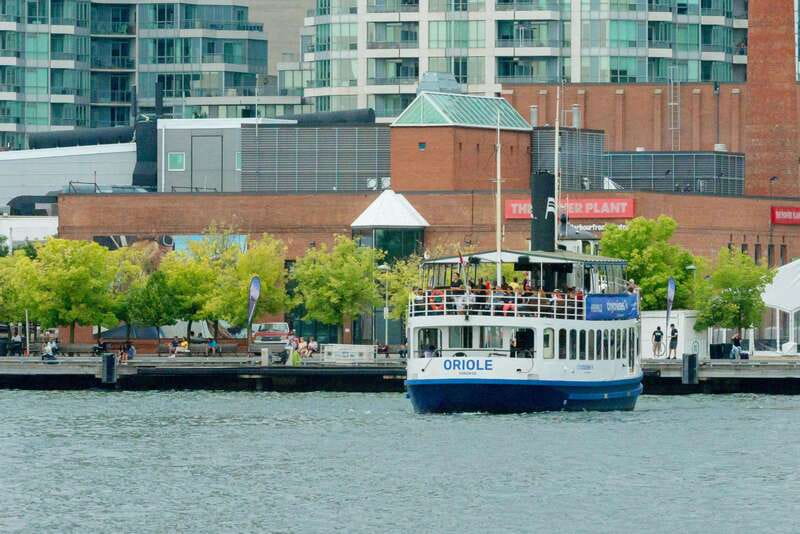 Toronto: City Views Harbor Cruise - Oriole vs Showboat: choosing the right deck mood for your photos