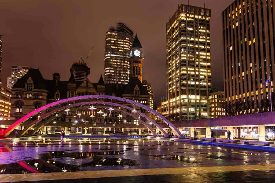 Toronto: Guided City Sightseeing Festive Lights Bus Tour - What This Toronto Festive Lights Bus Tour Gets Right