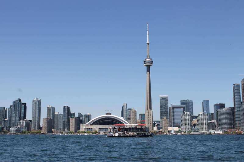Toronto: Guided Harbour and Islands Sightseeing Cruise - Watching Planes Land Near Billy Bishop Airport