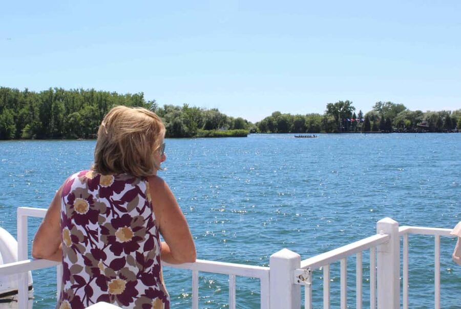 Toronto: Guided Harbour and Islands Sightseeing Cruise - Onboard Snacks and Drinks: Simple and Optional
