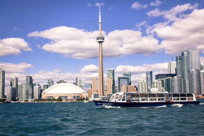 Toronto: Harbor and Islands Sightseeing Cruise - The photo stop at Toronto Islands and what to do with it