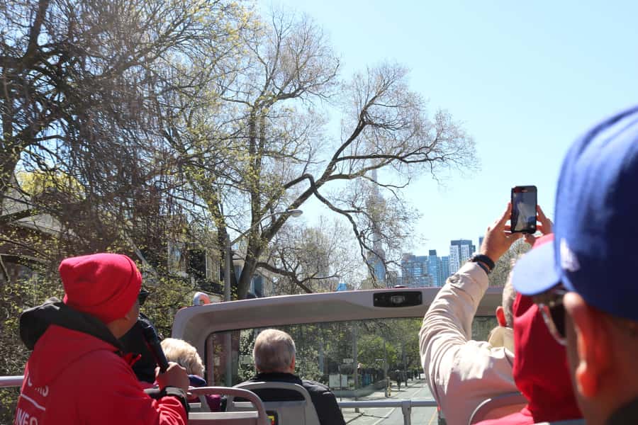 Toronto: Hop-On Hop-Off Bus Tour with Harbour Cruise - Timing with 24 or 48 hour tickets, so you do not waste a single ride