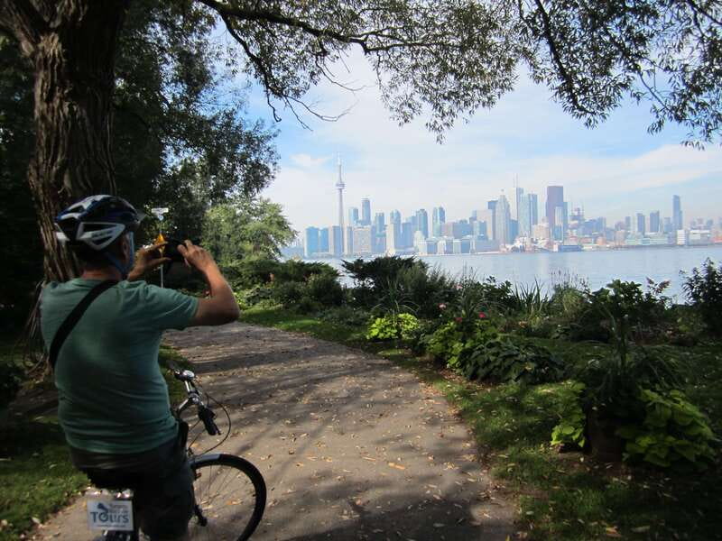 Toronto Islands: Morning or Twilight 3.5-Hour Bike Tour - Where the Tour Starts Near Dundas (and Why It Matters)