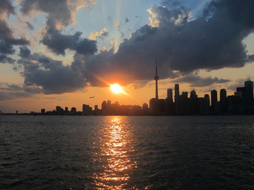 Toronto Islands: Morning or Twilight 3.5-Hour Bike Tour - Skyline Views on Flat Roads: The Easy-Pace Rhythm