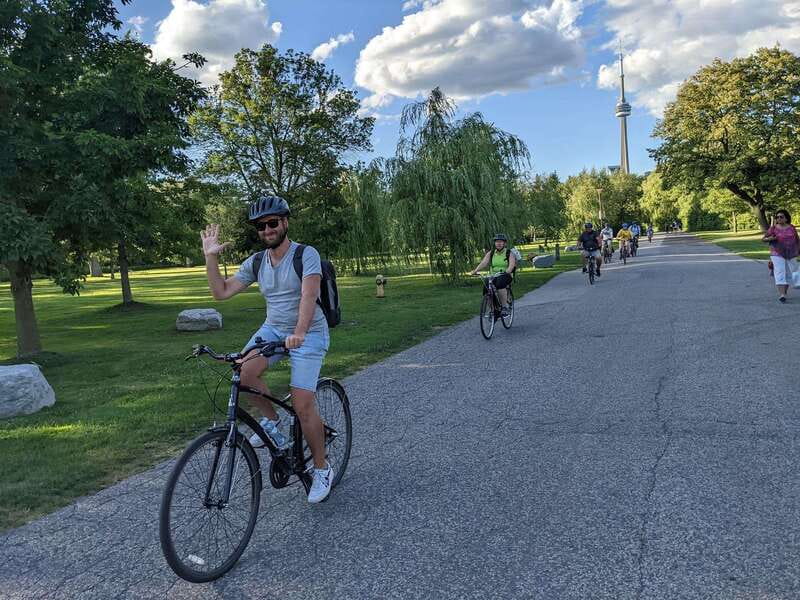Toronto Islands: Morning or Twilight 3.5-Hour Bike Tour - Parks, Beaches, and Cottages: Where the Tour Slows Down on Purpose
