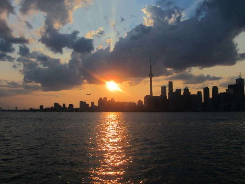 Toronto Islands: Morning or Twilight 3.5-Hour Bike Tour - Royal Canadian Yacht Club Area: History Meets Water Views