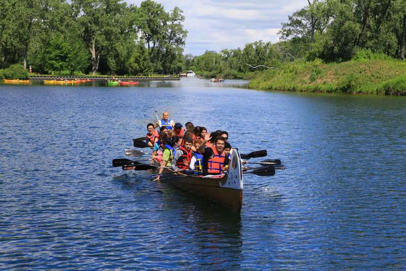 Toronto Islands: Voyageur Canoe Tour - Getting to Centre Island: the simple ferry routine