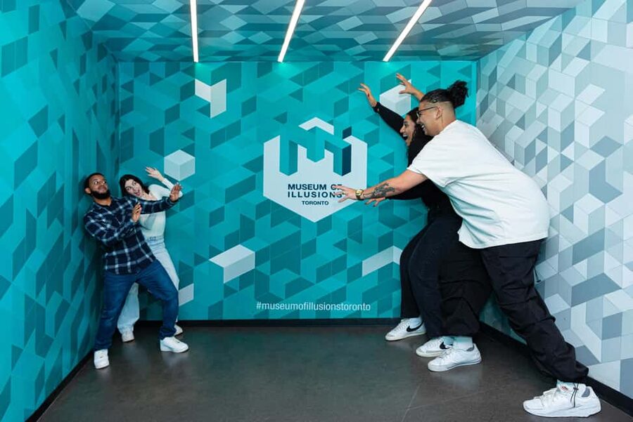 Toronto: Museum of Illusions Entry Ticket - Plan Your 1-Hour Visit: a smart order for maximum fun