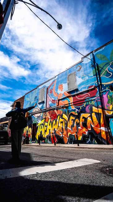 Toronto: Must Do NonTouristy Street Art Tour by local Artist - The 2-Hour Walk: How the Route Actually Feels