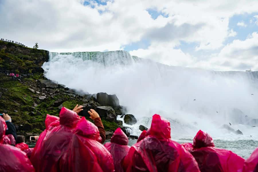 Toronto: Niagara Day Tour w/ Niagara on the Lake & Boat Ride - What to bring so the day feels easy