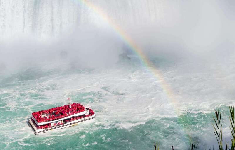 Toronto: Niagara Falls, Boat Ride & Journey Behind the Falls - Maple Leaf Place: the three-syrup tasting break