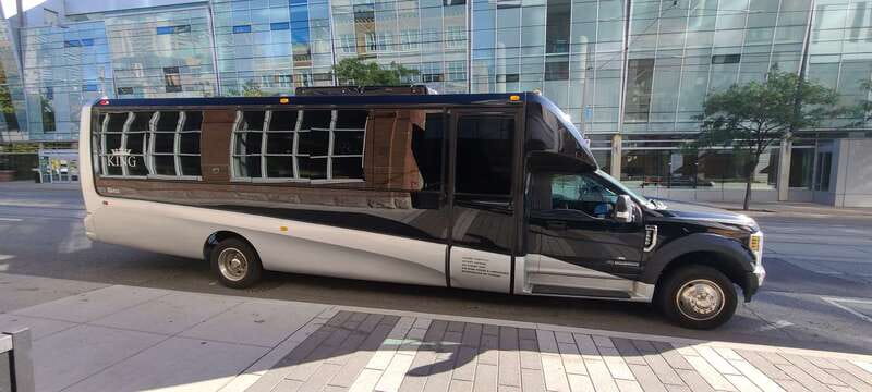 Toronto: Niagara Falls Bus Tour with Maple Tasting and NOTL - Boarding at Maple Leaf Square, then straight to Niagara