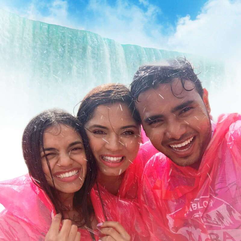 Toronto: Niagara Falls Bus Tour with Maple Tasting and NOTL - Niagara-on-the-Lake in your schedule: time for the best “small town” feeling