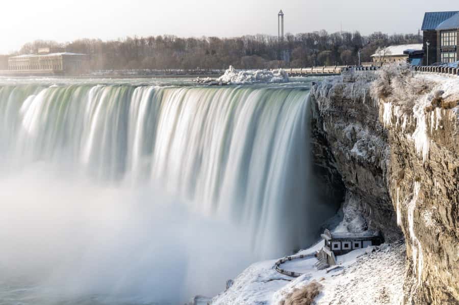Toronto: Niagara Falls Evening Tour with Fireworks - Maple Leaf Place Tasting: A Sweet Break That Actually Fits the Day