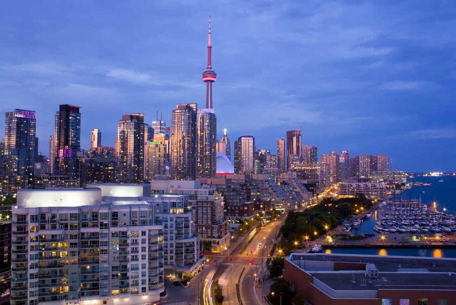 Toronto: Niagara Falls & NOTL Heritage Town Guided Day Tour - From Toronto to Niagara Falls, the ride that sets the tone