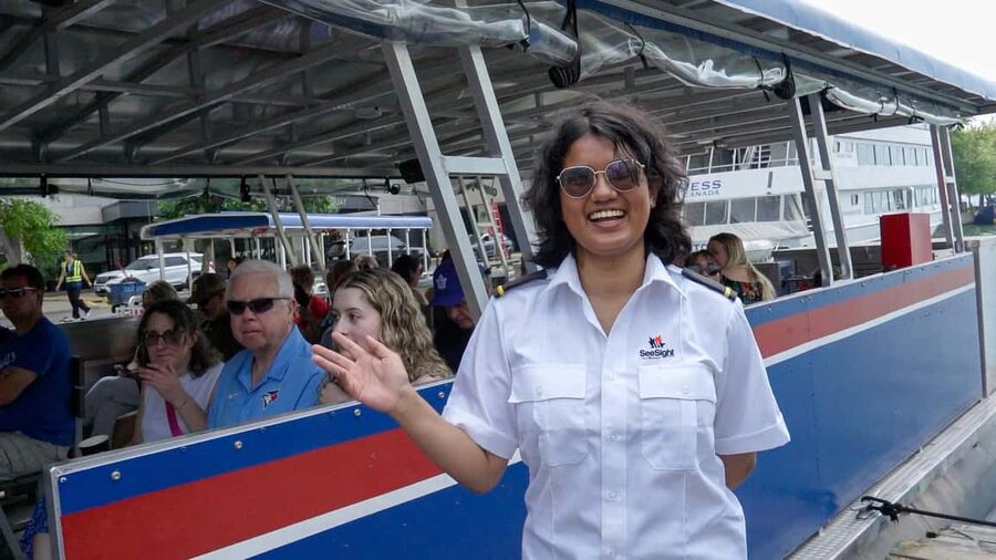 Toronto: Premium Driving Tour with Tower and Harbour Cruise - First stop: CN Tower glass elevator and the 342 m wow factor