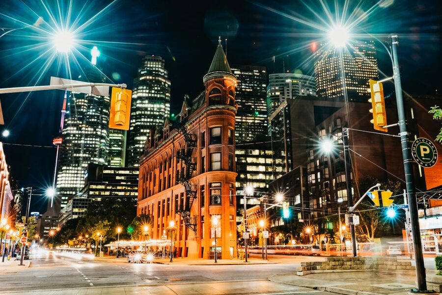 Toronto: Premium Night Driving Tour with Tower Entry - Meet Your Guide and Settle Into the Mercedes Metris Van