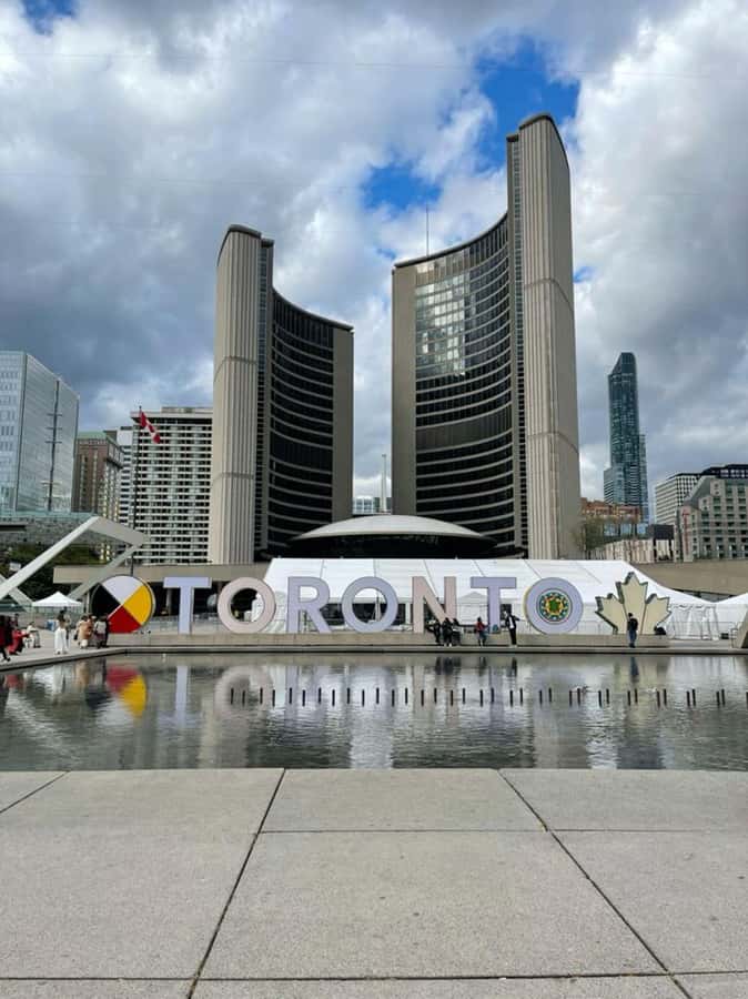 Toronto – Private 2-Hour Photoshoot with a Pro Photographer - Weather reality in Toronto, and how to dress for 90 minutes