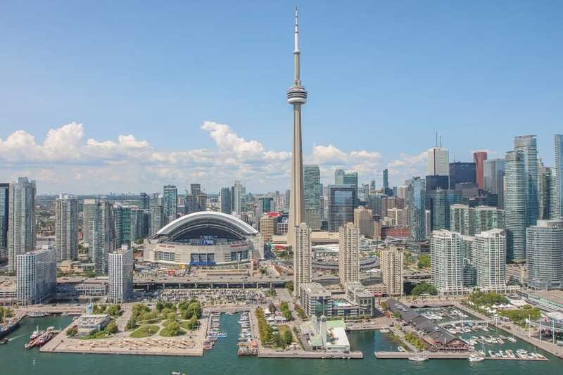 Toronto: Private Helicopter Tour for Two - Daytime or twilight: picking the light you want over Toronto
