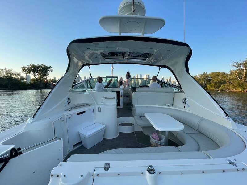 Toronto: Private Luxury Yacht Sightseeing Cruise & Prosecco - Key things to know before you go