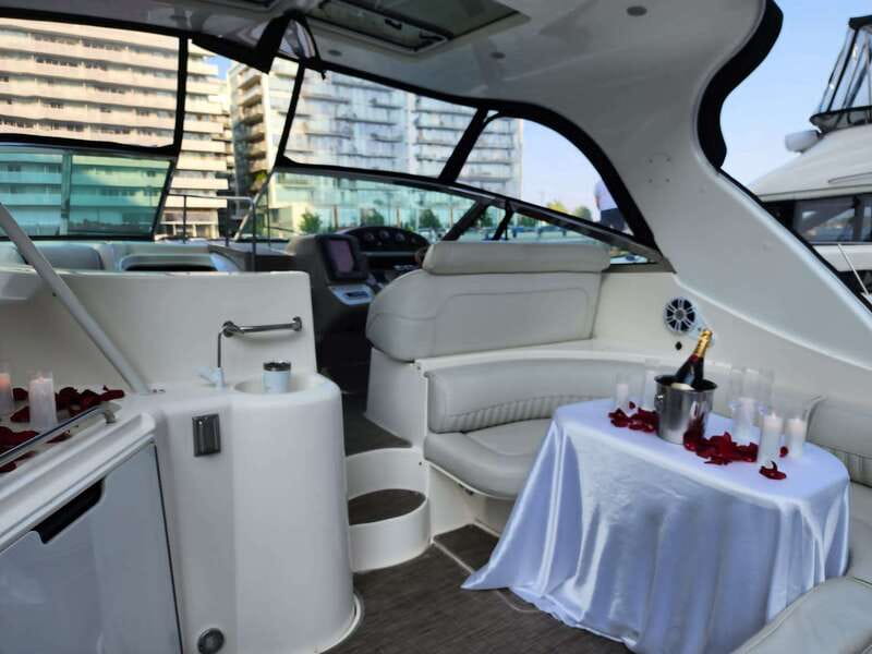 Toronto: Private Luxury Yacht Sightseeing Cruise & Prosecco - The 1 hour cruise experience: what you actually do onboard